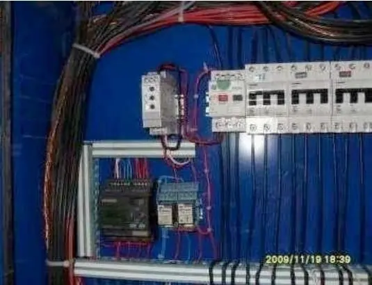 Tablero de control eléctrico armado